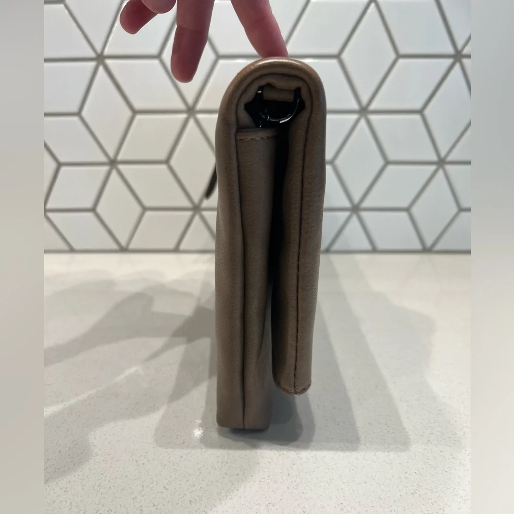 NWOT Kelly & Katie Faux Leather Chain Clutch/Wristlet - Picture 13 of 16